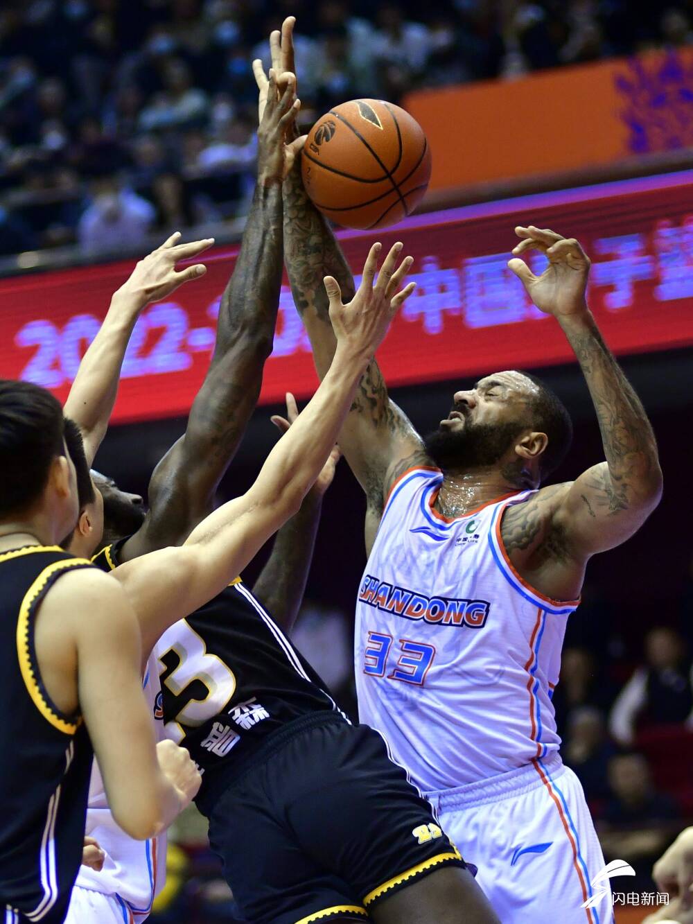 包含冠军联赛淘汰赛首轮战火重燃的词条