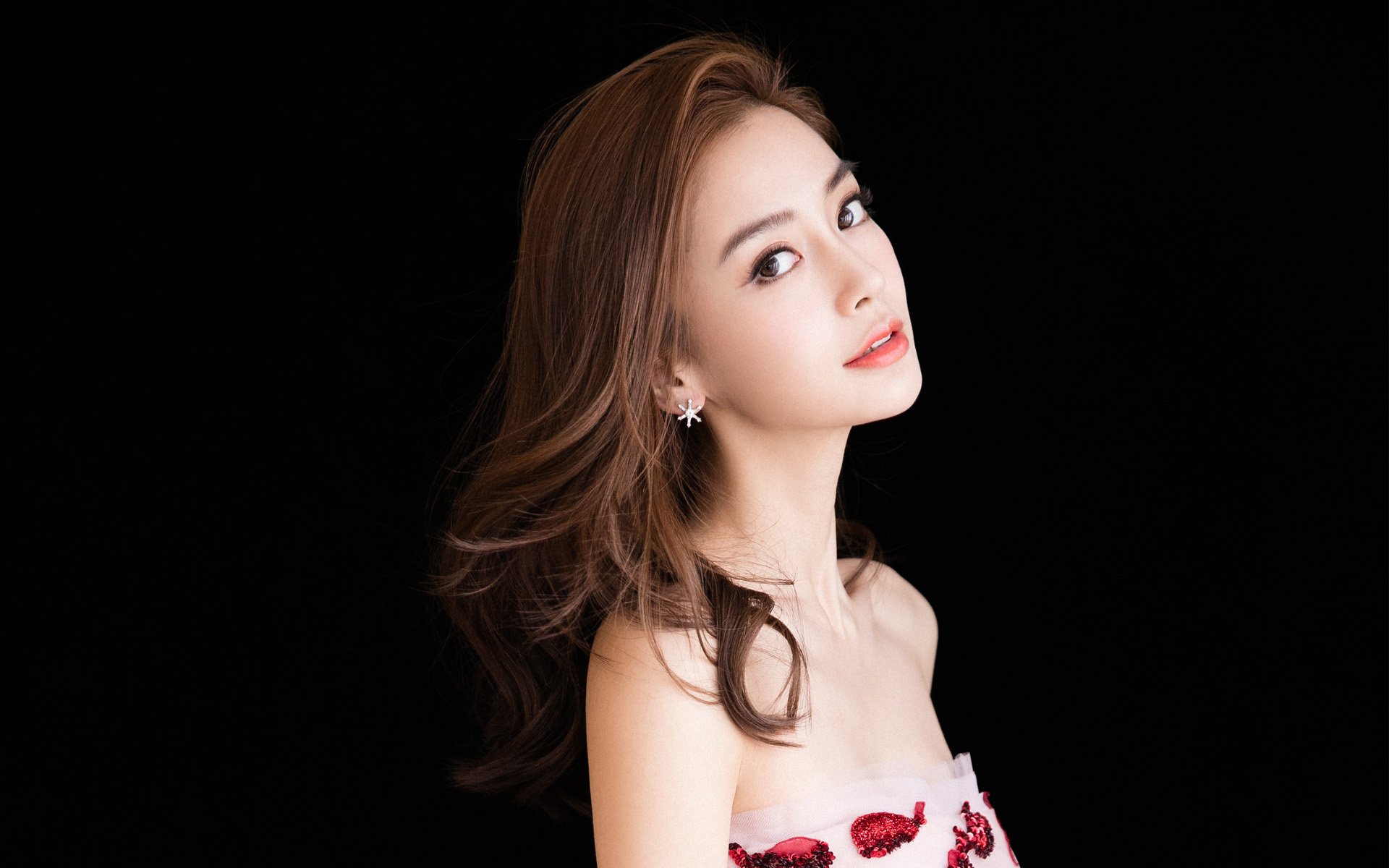 怒砍55分!爱德华兹撕裂式突破令广厦防线土崩瓦解,这场巅峰对话定义了现代篮球暴力美学