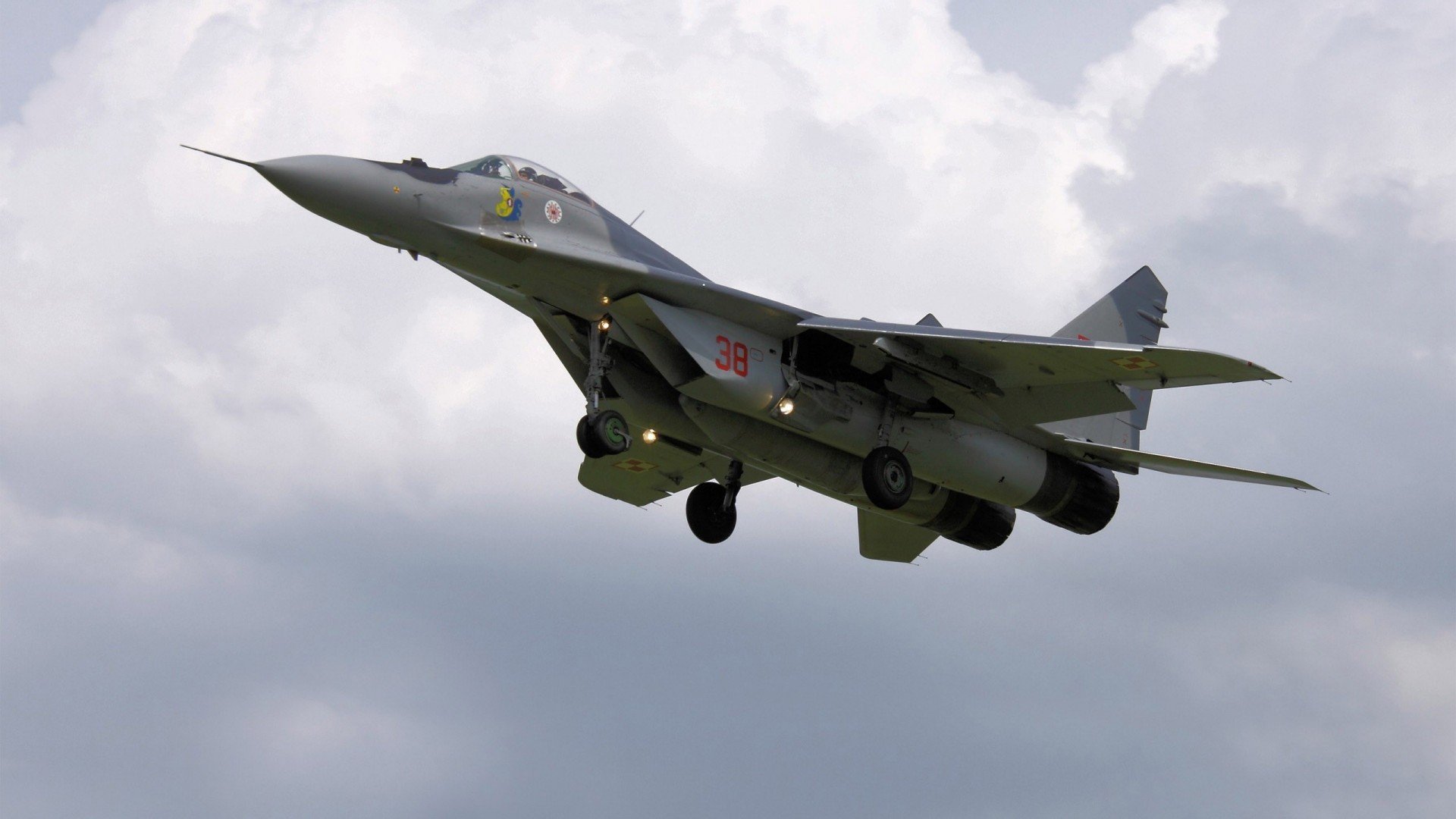 开云体育中国-双线狂飙，利物浦足球盛宴狂胜尼斯，帕尔默F1赛场强势接管争冠战